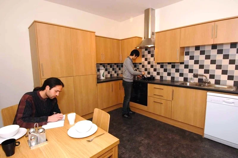 Cuisine partagée du logement étudiant, séjour linguistique à Cardiff, Pays de Galles